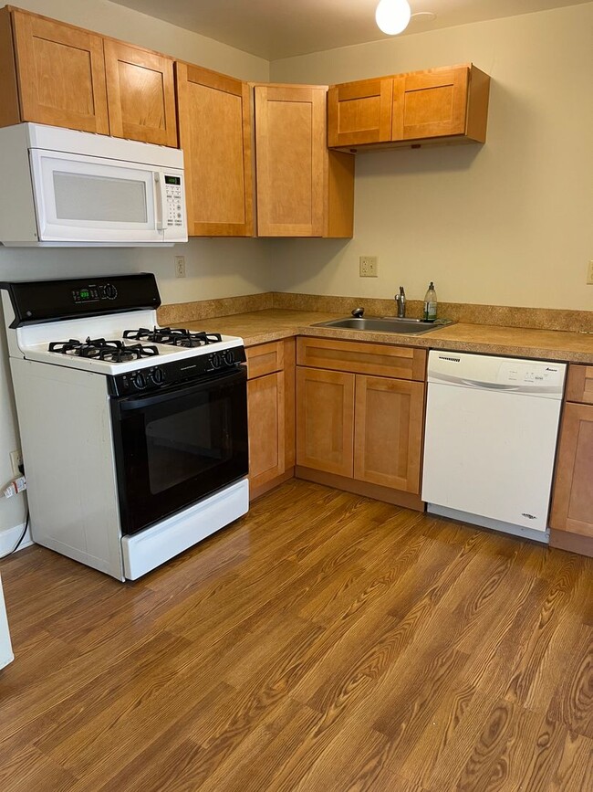 Building Photo - 449 Iowa Ave Unit 449 #2 Rental