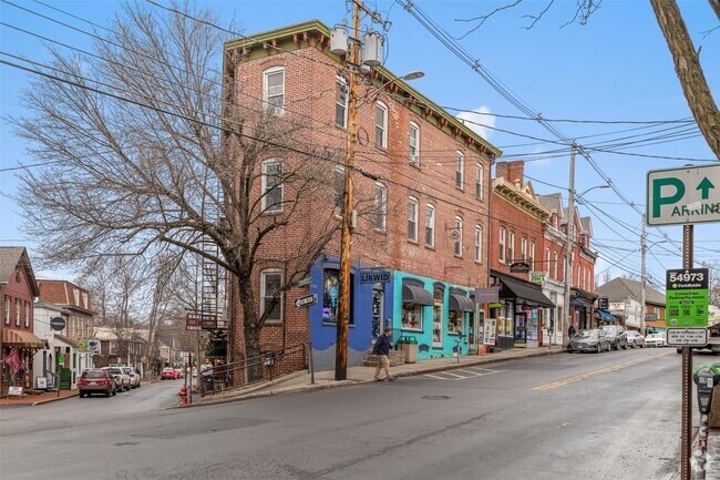 Building Photo - 69 Main St Rental