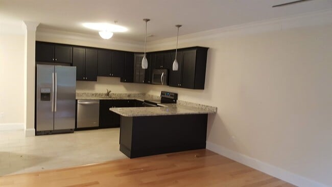 Photo - 2 Silver St Unit 12