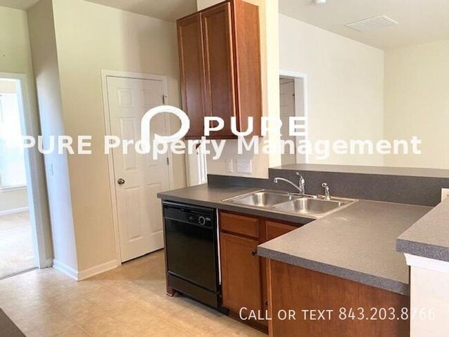 Photo - 160 Avonshire Dr