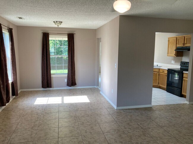 Photo - 3 Bedroom 2 Bath Extremely close to Wedington Exit !