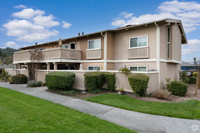 Country Club Apartments - Country Club Apartments