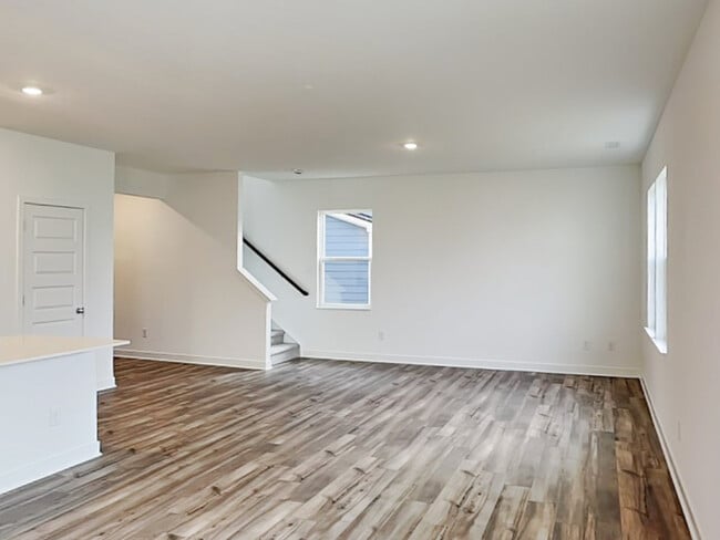 Photo - 758 Felix Dr