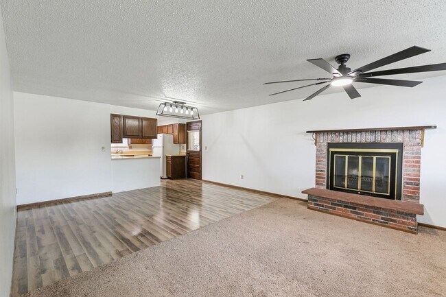 Photo - 390 Knotty Pl