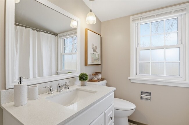 Photo - 37 Oakmount Dr