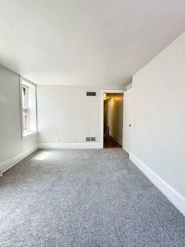 Building Photo - 704 Washington St Unit 02