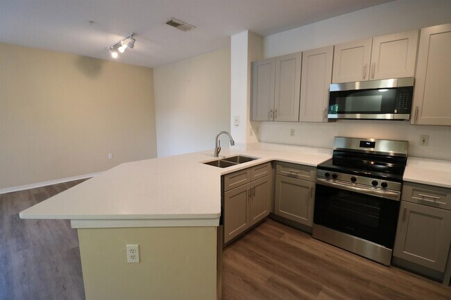 Photo - 560 Florida Club Blvd Unidad 301