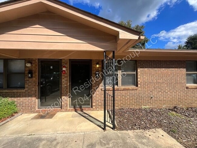 Building Photo - 201 Arthur Dr Rental