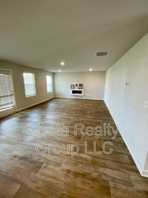 Photo - 909 Teabiscuit Wy