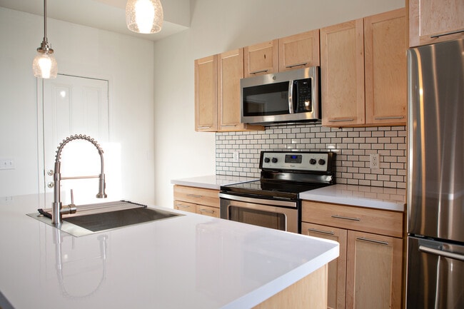 Photo - 923 N 3rd St