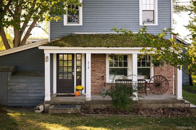 Photo - 215 Moore Rd