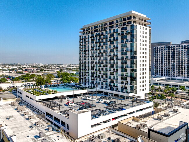 8500 NW 52nd St Doral, FL, 33166 - 5300 Paseo