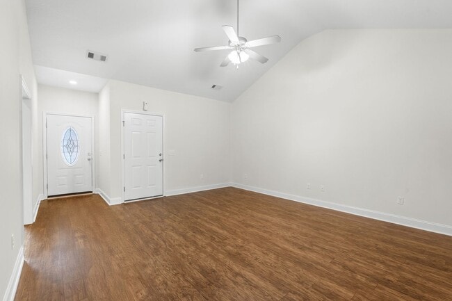 Photo - 102 Ledbury Cove