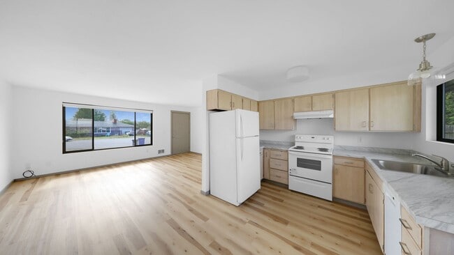 Photo - 3 Bed 1 Bath - Remodeled - Pet per Approva...