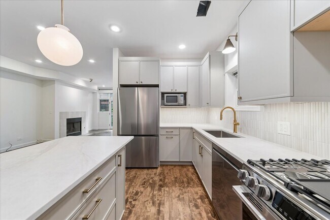 Photo - 1046 W Fulton Market Unit 3