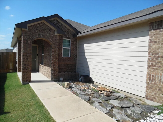 Photo - Room in House on Independence Ave