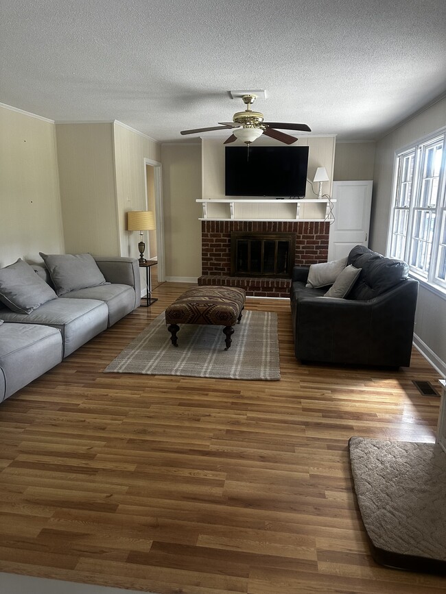 Photo - 209 Shoreline Dr
