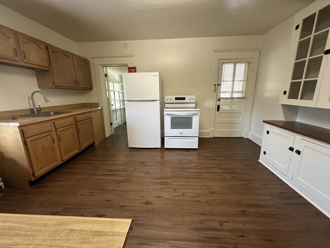 Kitchen 15'x13' w/attached Pantry, Rear Entrance to deck - 21 N Braddock St