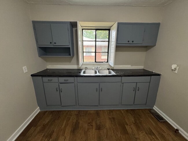 Building Photo - Birmingham Rental