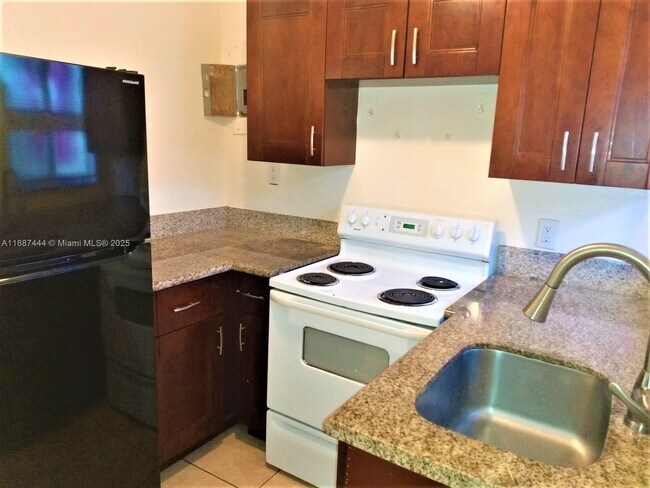 Building Photo - 1101 8th St Unit 1103