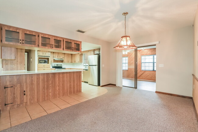 Photo - 7606 Mather Rd N
