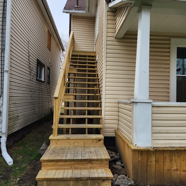 Photo - 212 1st St NW