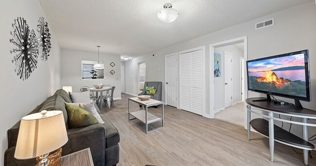 Living-Room-01-Seahawk-Retreat-Wilmington - Seahawk Retreat Apartments