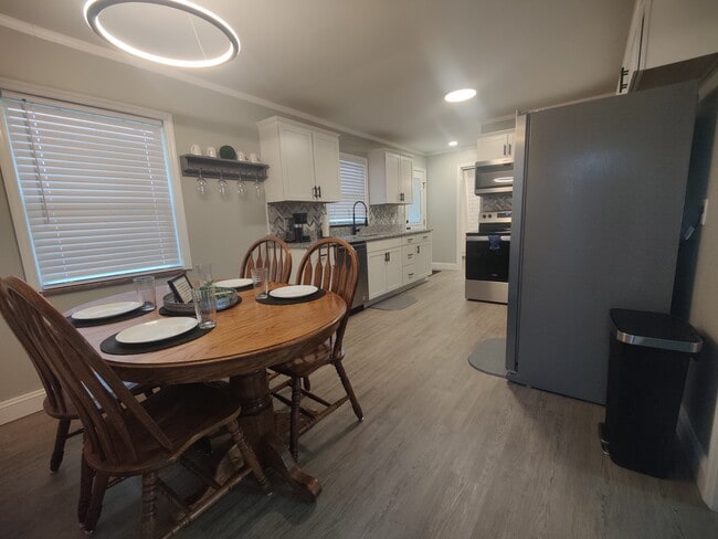 Photo - 220 E Hendron Chapel Rd