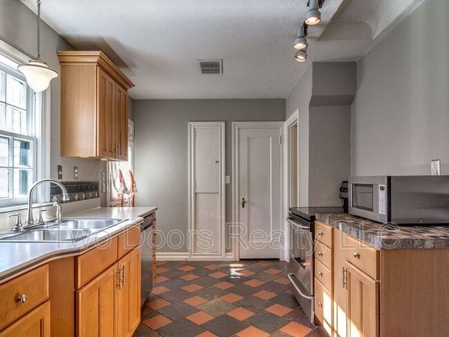 Photo - 2304 NW 28th St