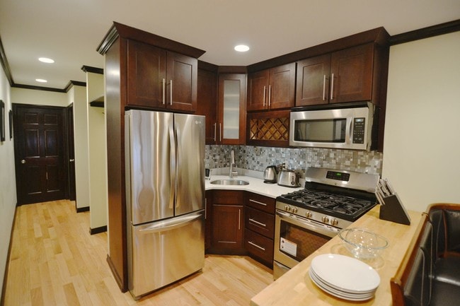 Building Photo - 13 St Felix St Unit Suite 1