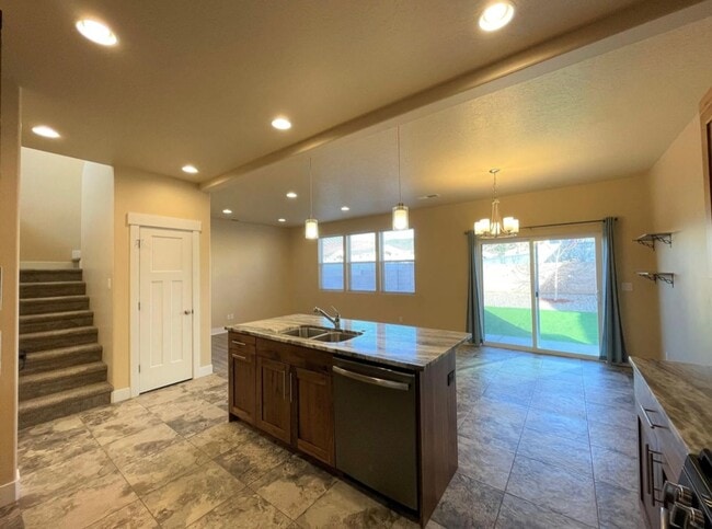 Photo - 873 S 110 W