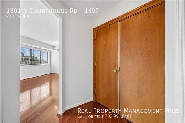 Photo - 1301 N Courthouse Rd Unidad 1607