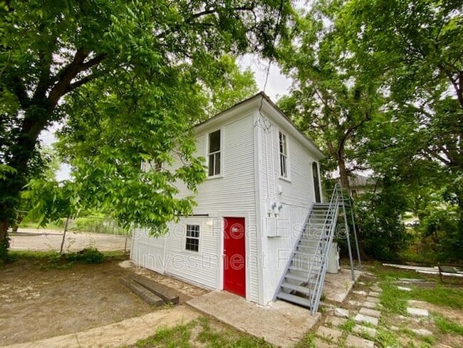 Building Photo - 455 Egan St