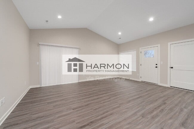 Photo - 3306 W 9th St N