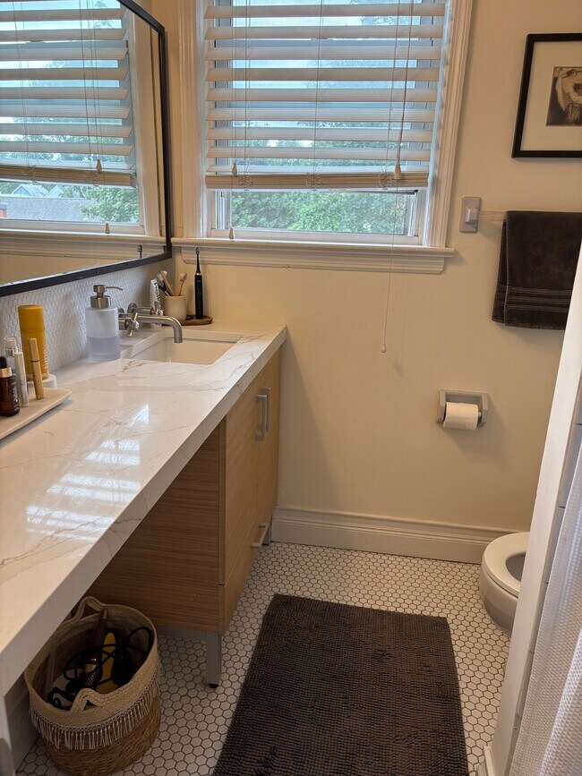 Photo - 211 Baldwin St