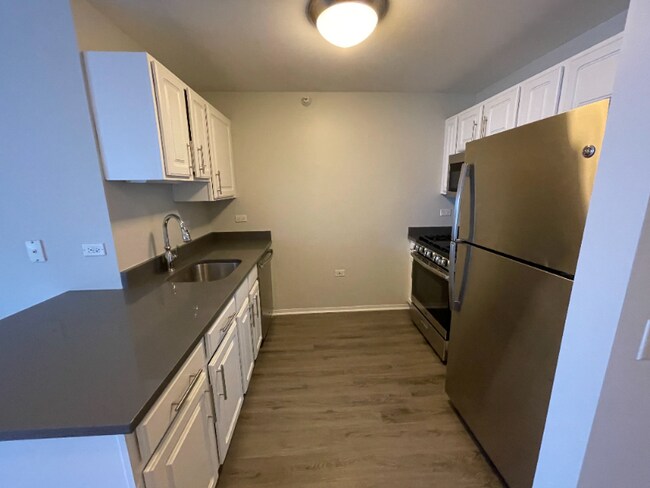 Photo - 571 N State St