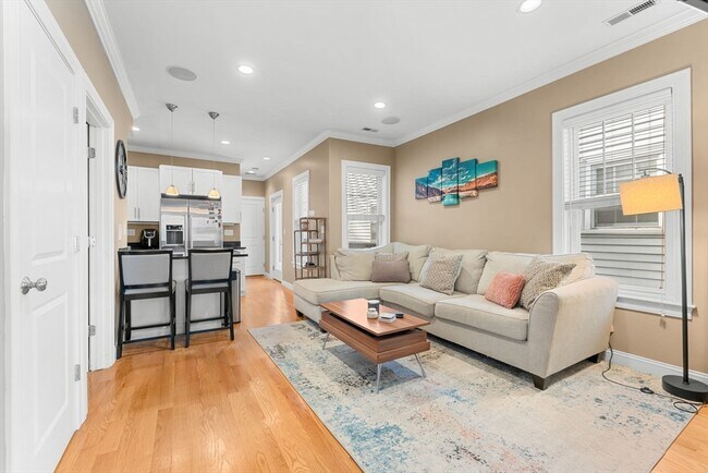 Photo - 619 E 3rd St Unidad 2