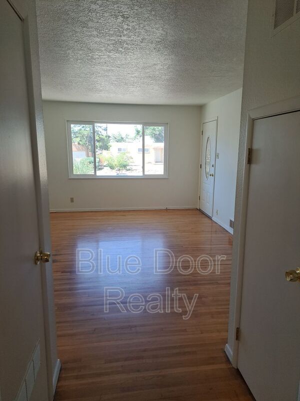 Photo - 3416 Parsifal St NE