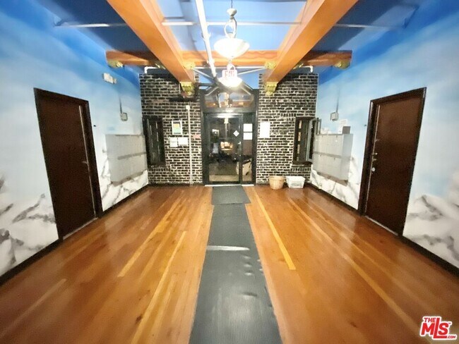 Photo - 608 S Dunsmuir Ave Unidad 107