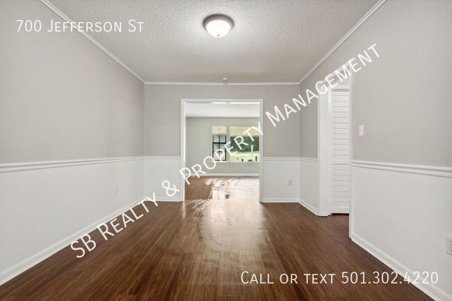 Photo - 700 Jefferson Dr