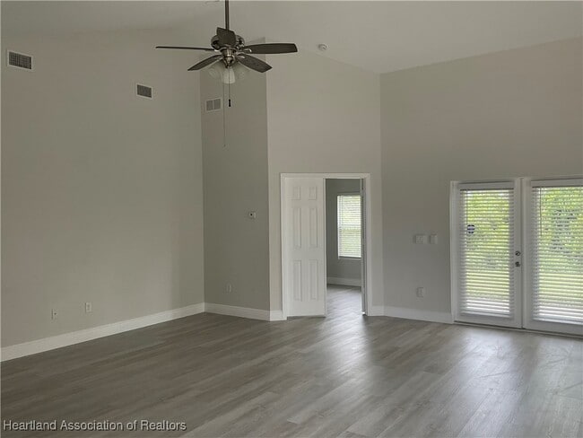 Photo - 3714 Peugeot St