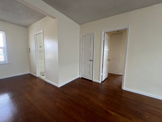 Photo - 3927 W 105th St Unidad C