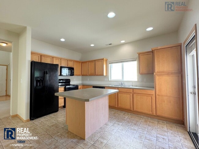 Photo - 5614 Acclamation St E