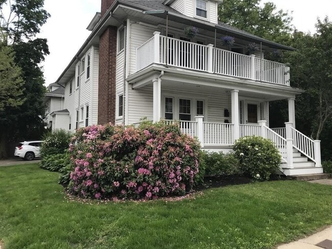 Building Photo - 311 Waverley Ave Unit 311