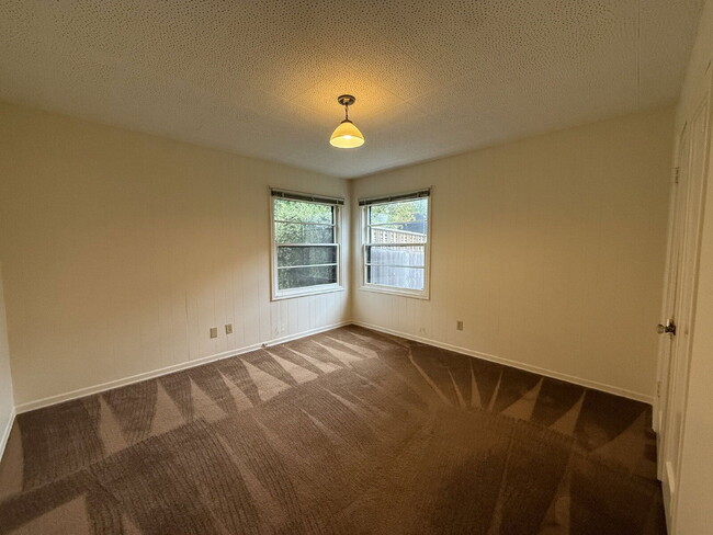 Photo - 2375 Onyx St