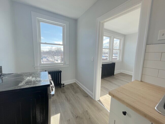 Photo - 74 Hanna St W Unit 10