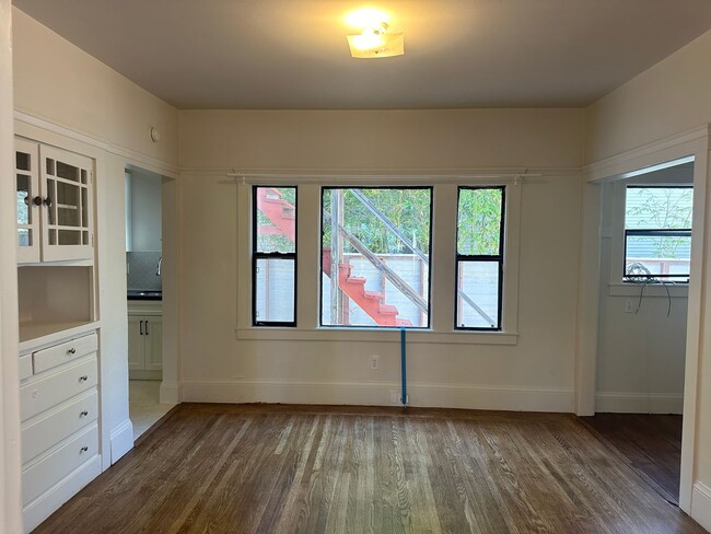 Photo - 423 49th St