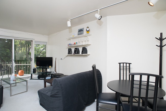 Photo - 406 Packard Apartments