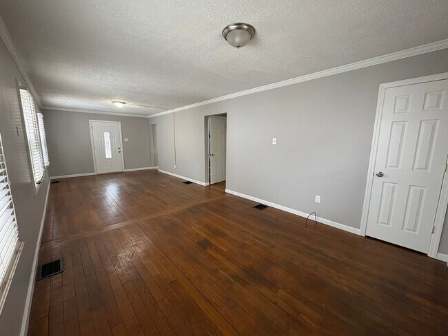 Photo - Newly Renovated 2 Bedroom House in Avalon!