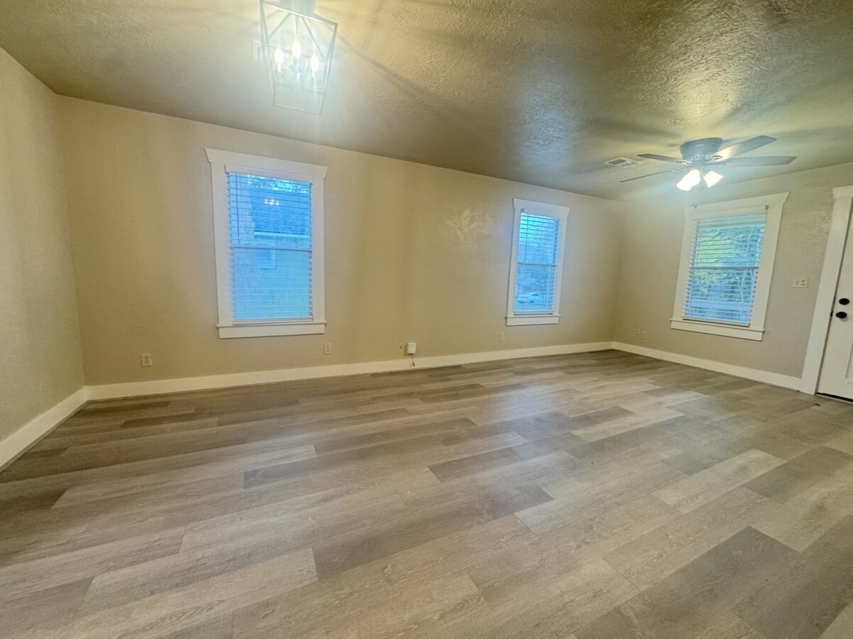 Photo - 510 W 6th St